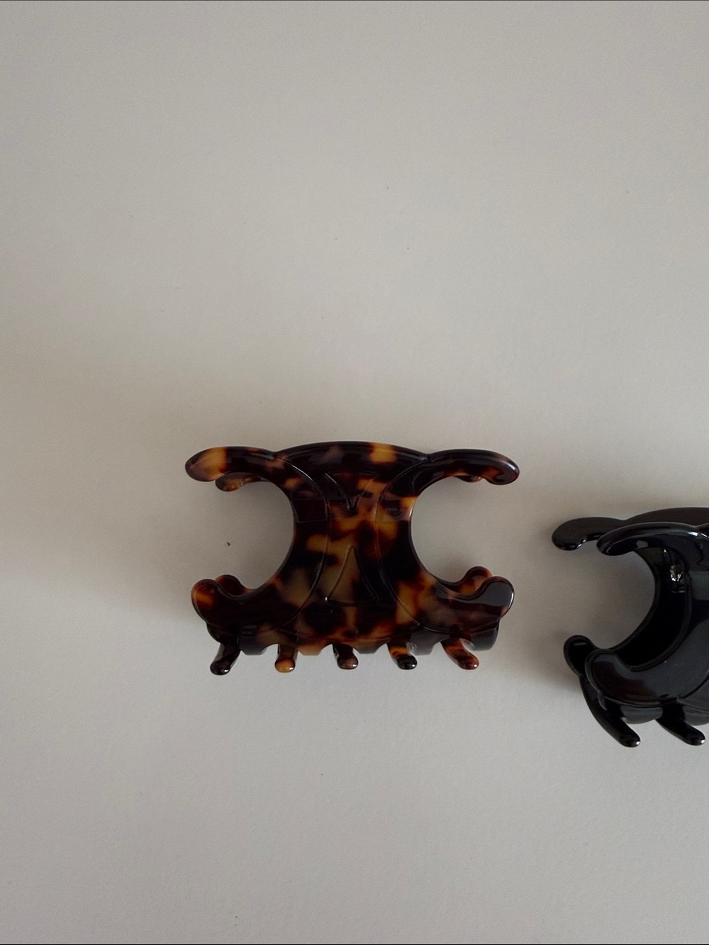 C Hair Claw Clip (2) Black & Tortoise Shell - Picture 2 of 6